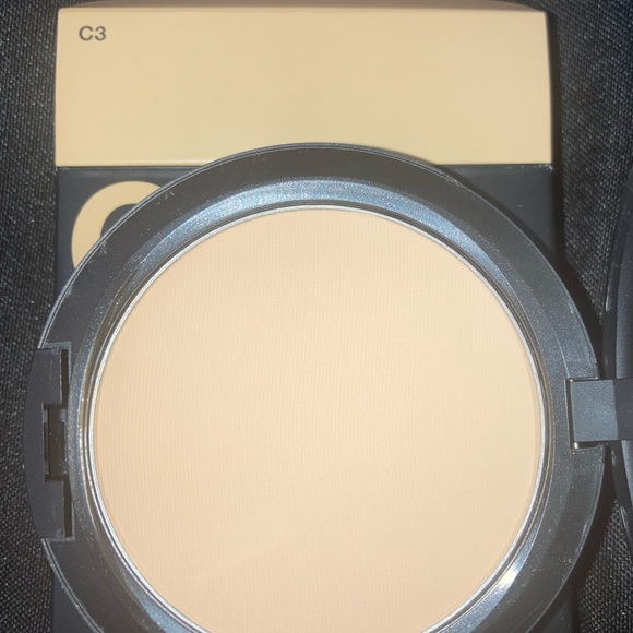 x1 MAC C3 STUDIO FIX POWDER PLUS FOUNDATION BRAND NEW BOXED - Picture 7 of 12